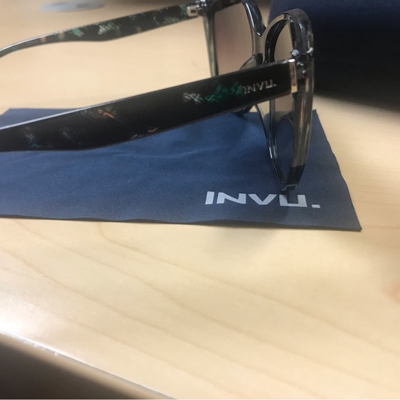 INVU-222 polarized sunglasses. Brand new. Never worn. Case included. - Picture 3 of 5